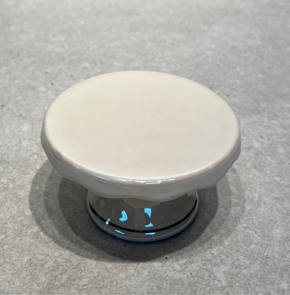 Pedestal Dish