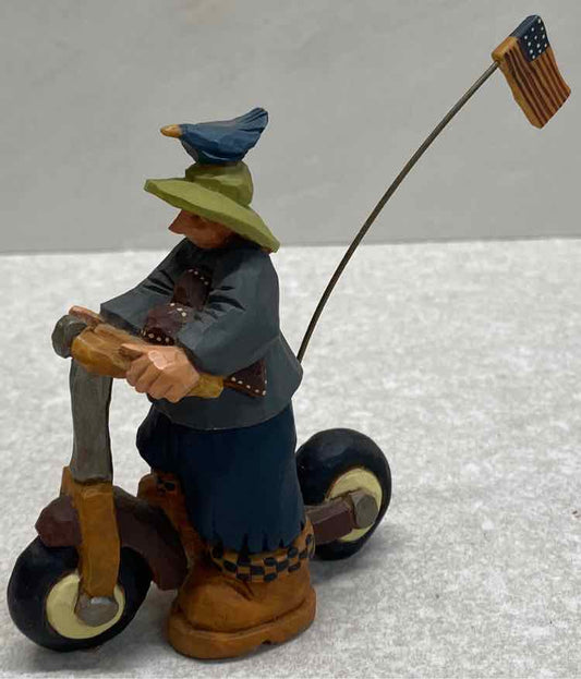 Williraye Studio Figurine