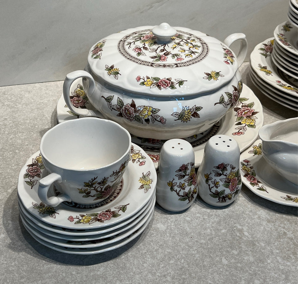 Dinnerware Set