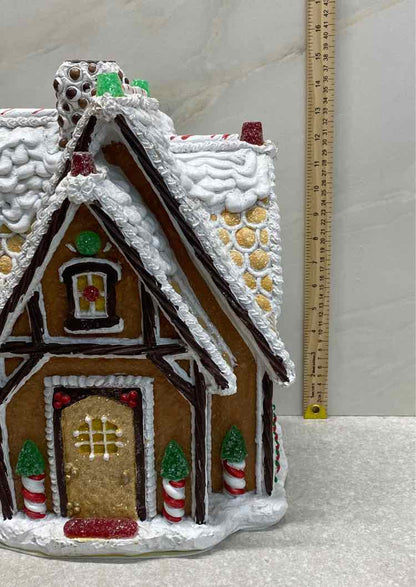 Byer's Choice Large Gingerbread House