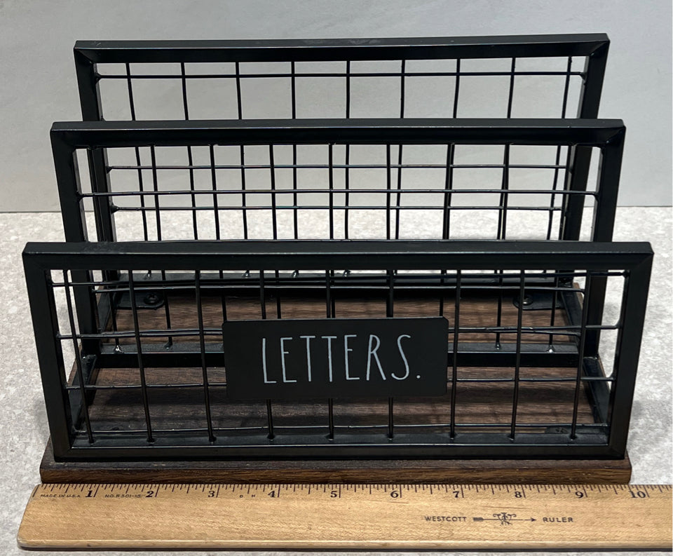 Letter Rae Dunn