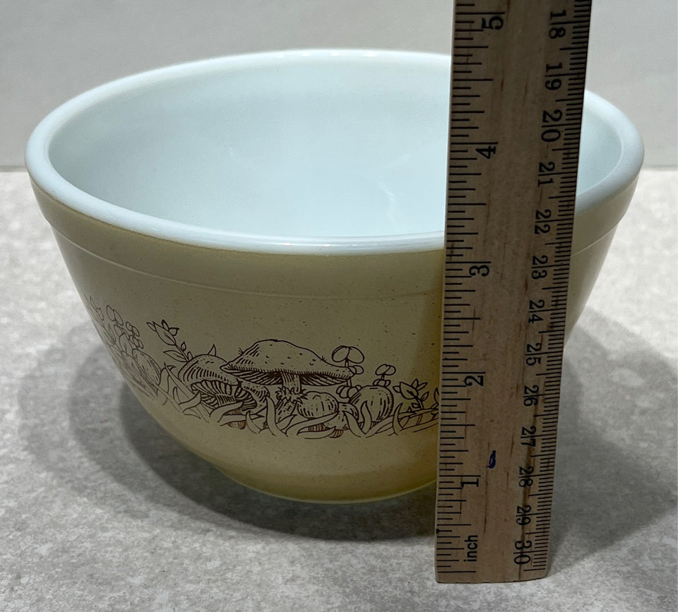 Pyrex Forest Fancies Bowl 401