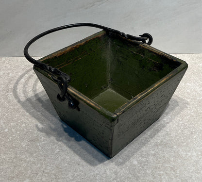 Bucket with Handle