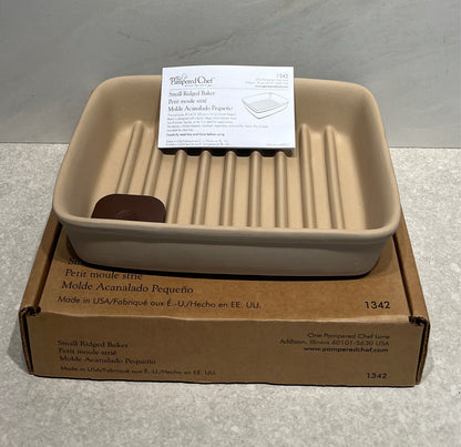 Pampered Chef Small Rodged Baker