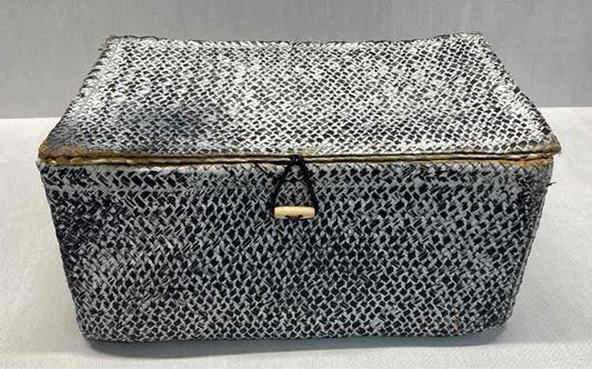 Medium Black Hand-Woven Palm Leaf Box