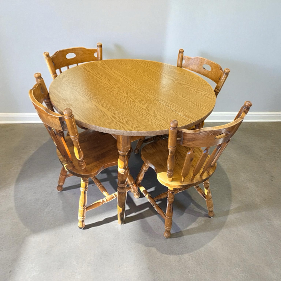 Table and 4 Chairs + Leaf