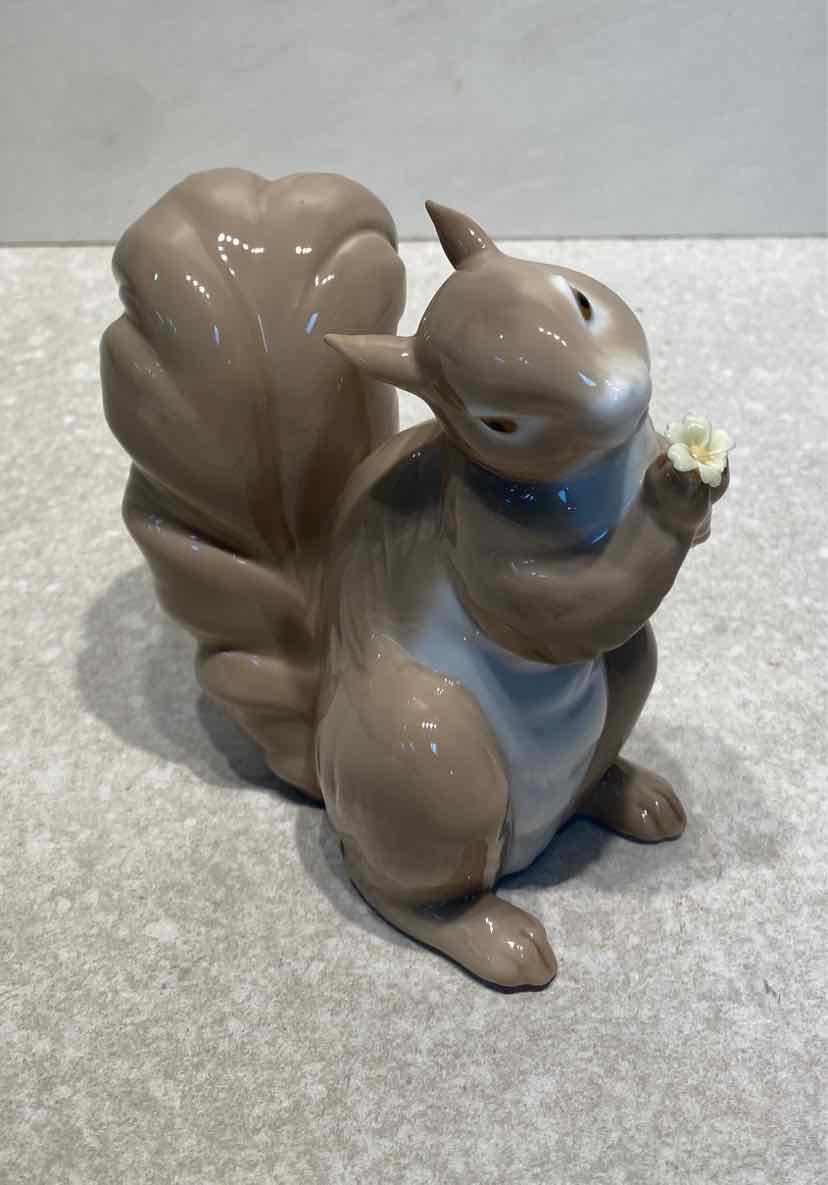 Lladro Squirrel - as is