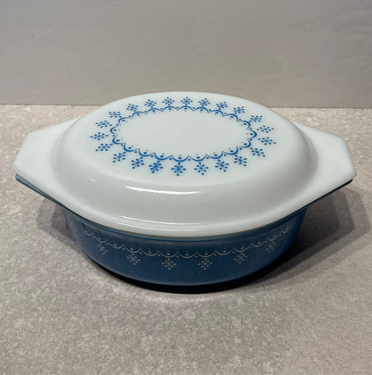Pyrex Blue Snowflake Covered Casserole 043