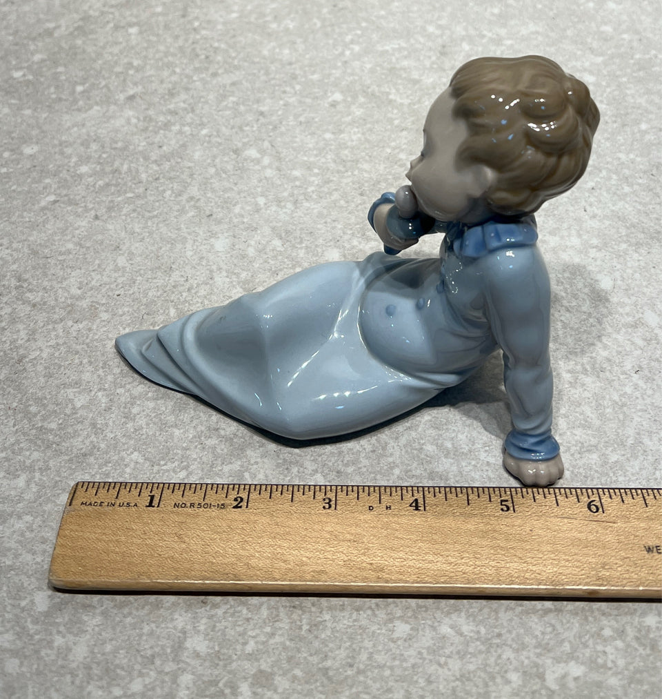 Lladro 5099 - Baby with Pacifier