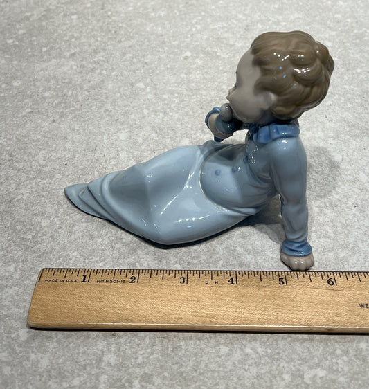 Lladro 5099 - Baby with Pacifier