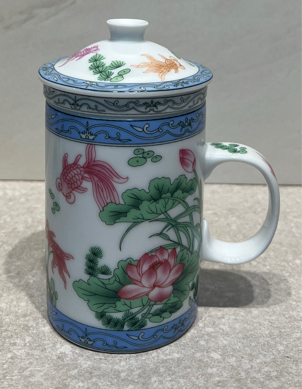 Covered Mug with Strainer