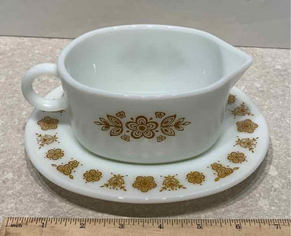Pyrex 2 Piece Gravy