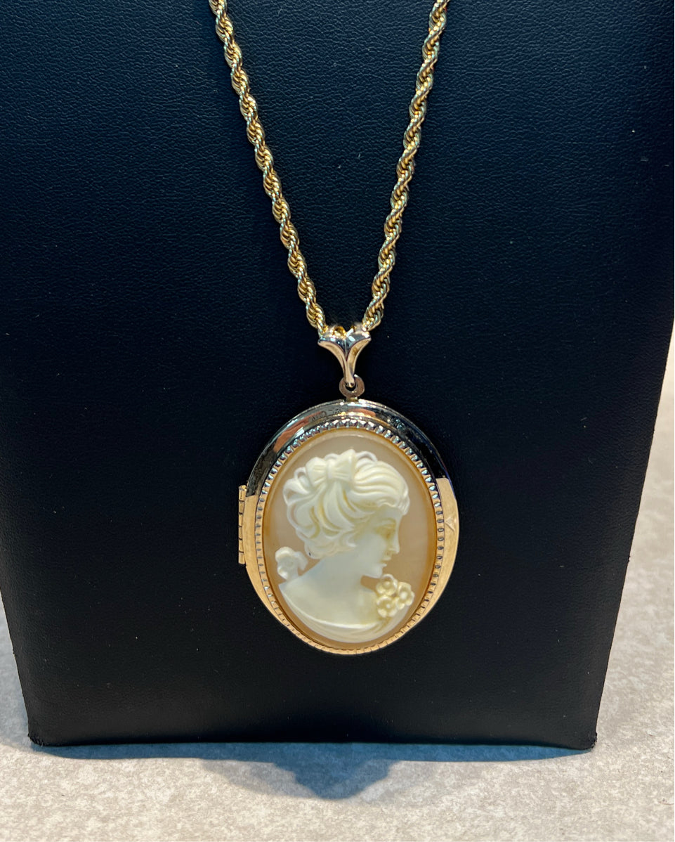 Necklace With Pendant