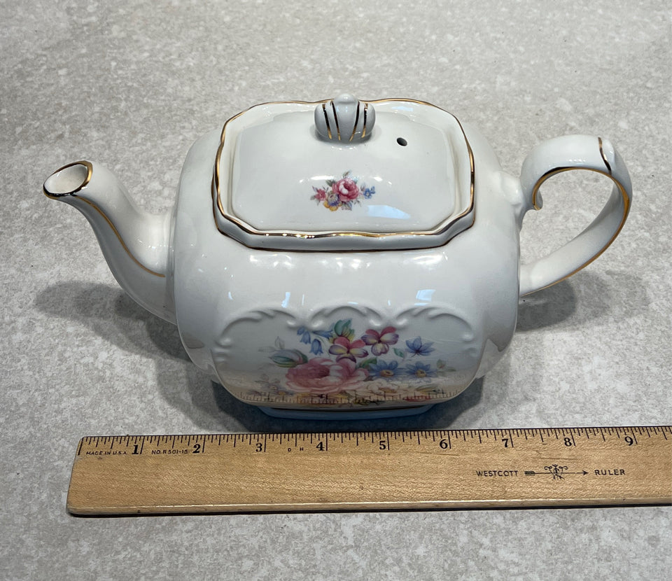 Sadlet Teapot