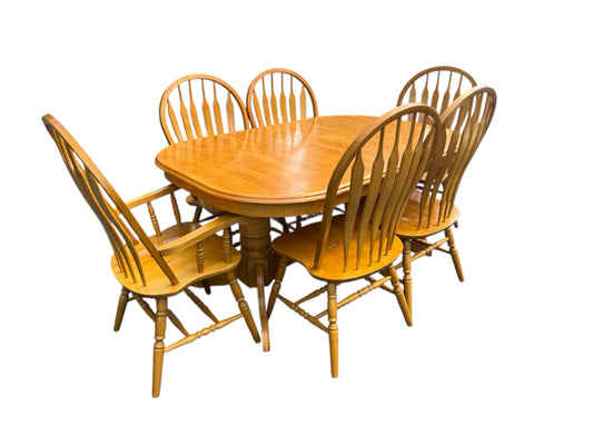 Table and 6 Chairs (2 Leafs)
