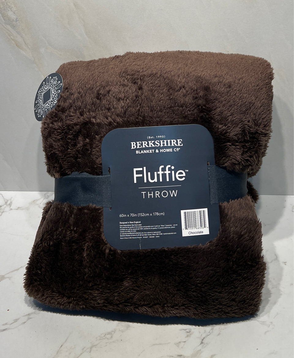 Fluffie Throw - New