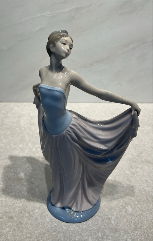 Lladro 5050 "The Dancer"
