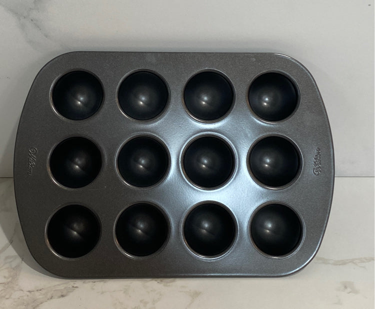 Wilton Baking Pan