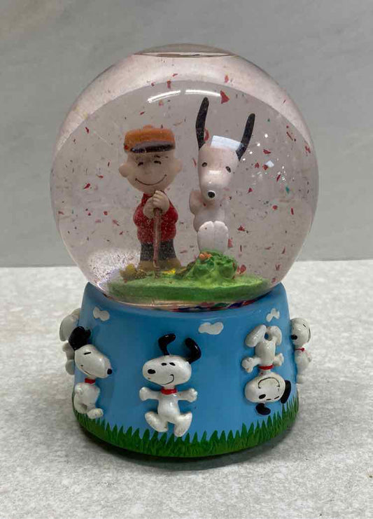 Peanuts Snowglobe