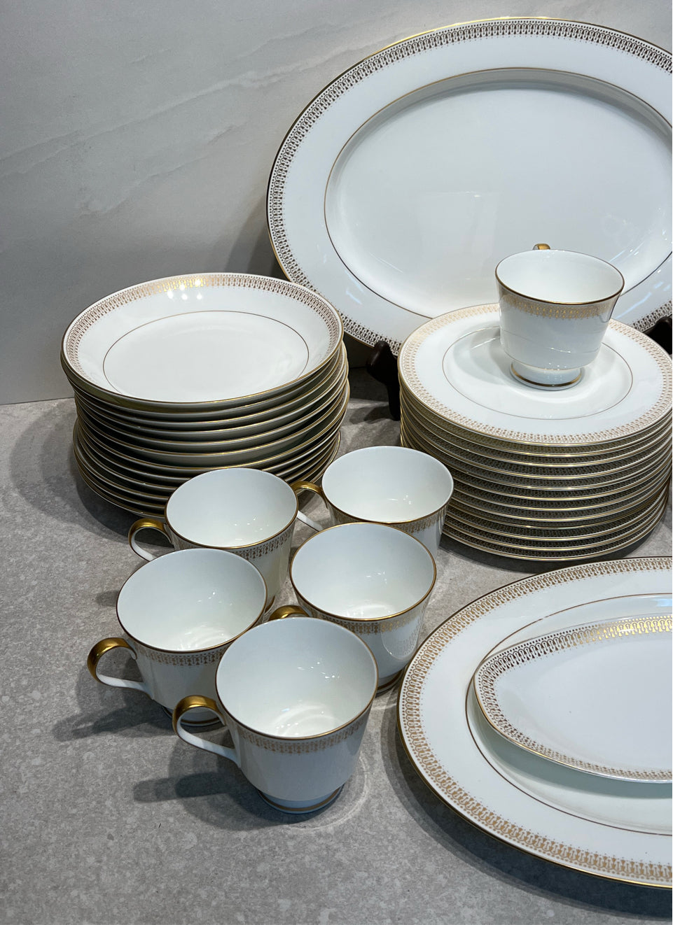 Mikasa Berkshire Dinnerware Set
