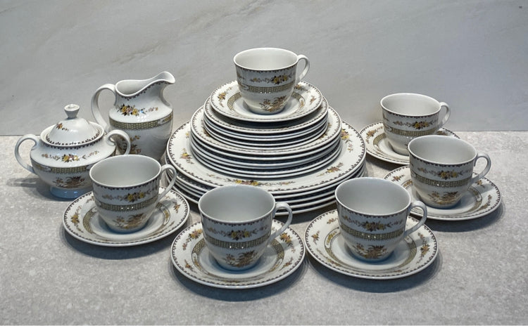 Royal Doulton "Hamilton" Dinnerware Set
