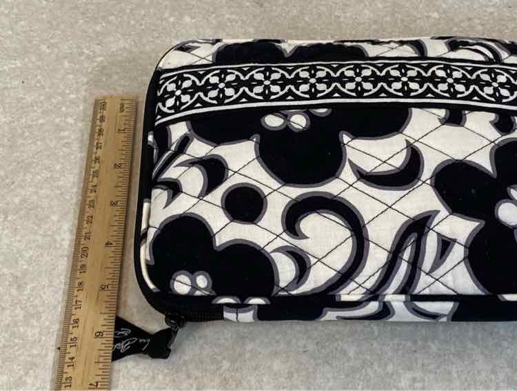 Vera Bradley Zippered Pouh