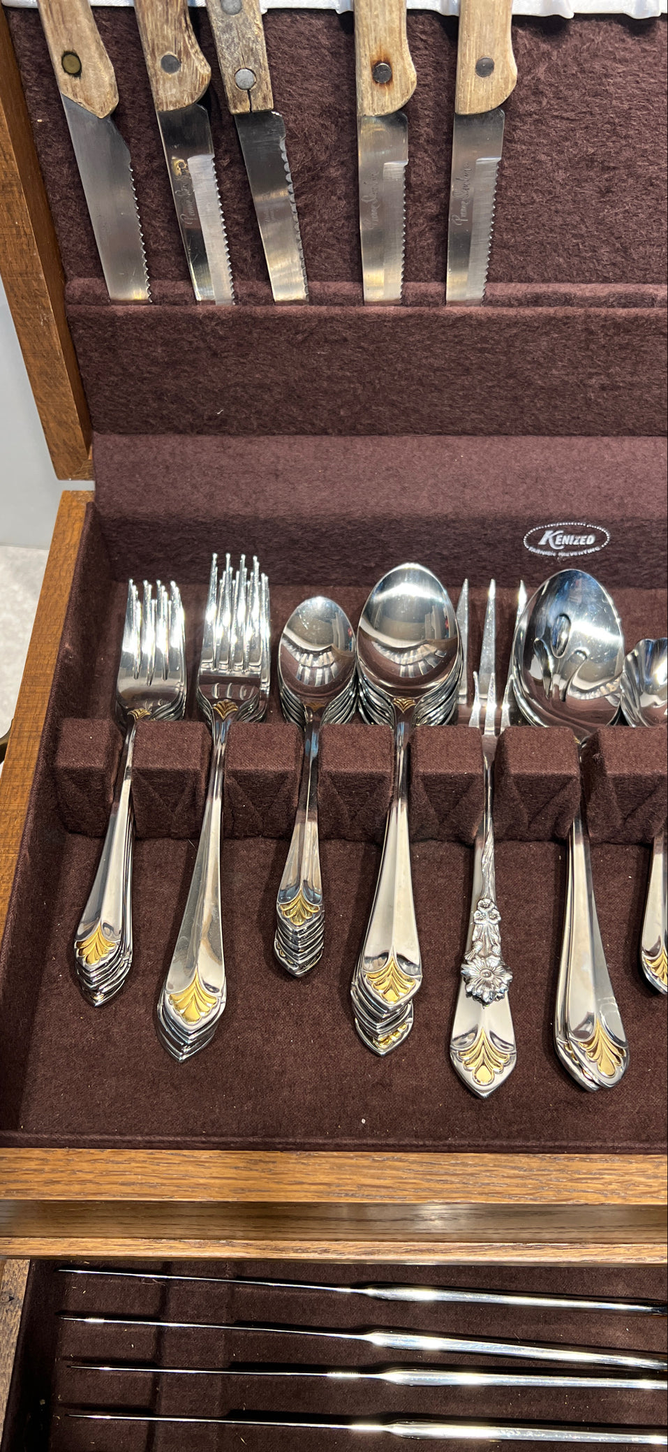 Walllace Silverware with Case