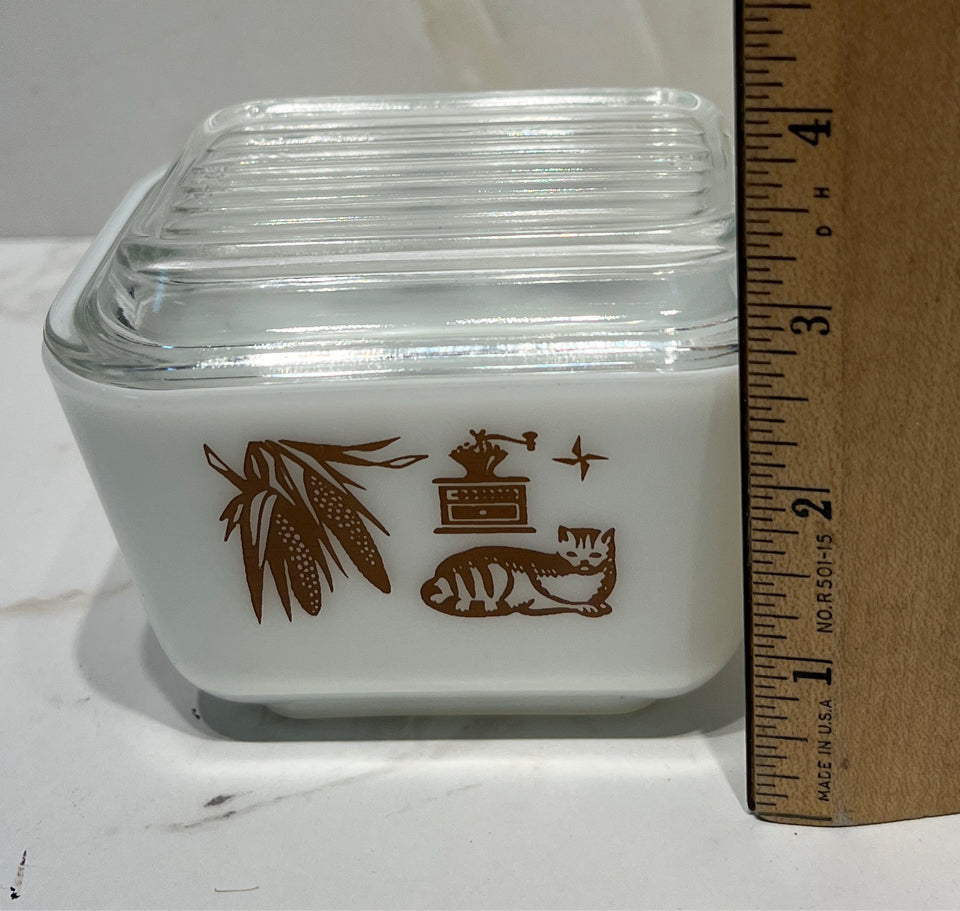 Pyrex Covered Refrigerator Jar