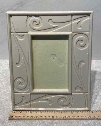Lenox Frame