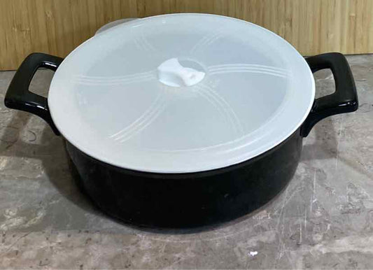 Wolfgang Puck Covered Bowl