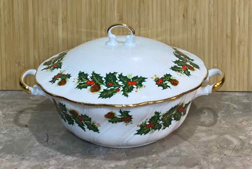 Queens Yuletide Covered Bowl