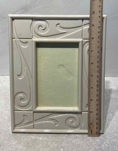 Lenox Frame