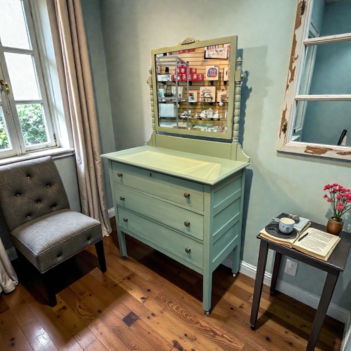 Dresser With Mirror