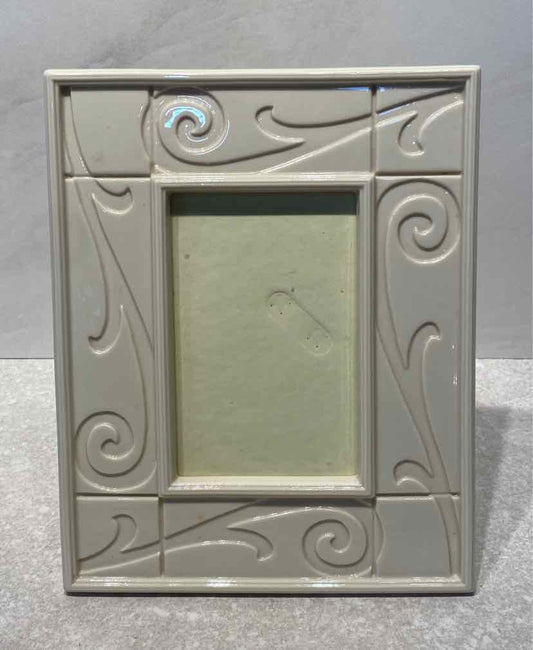 Lenox Frame