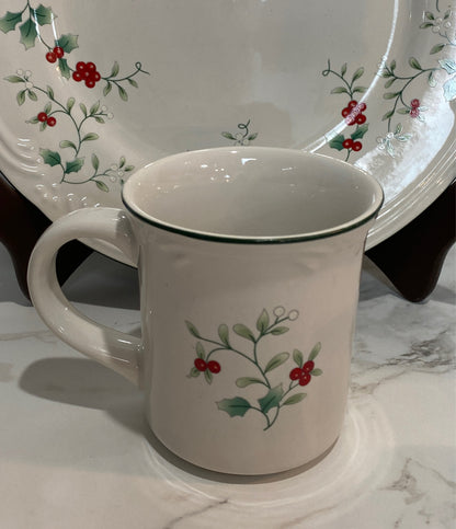 Pfaltzgraff Winterberry Dinnerware Set