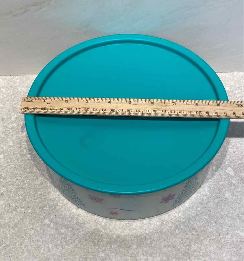 Tupperware Container