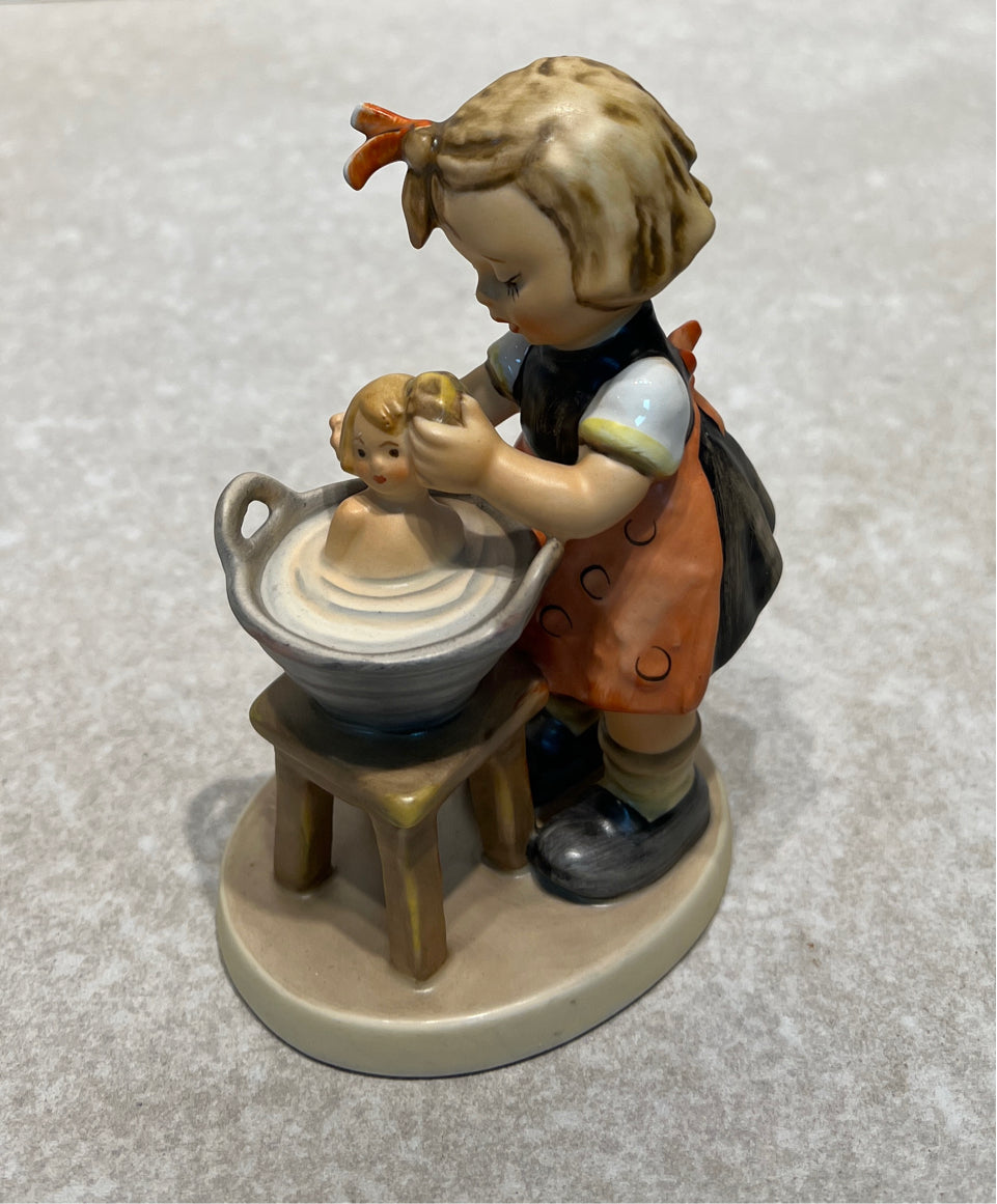 Hummel  (Doll Bath)
