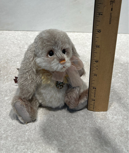 Charlie Bears - Lea