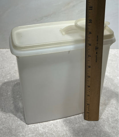 Tupperware Container