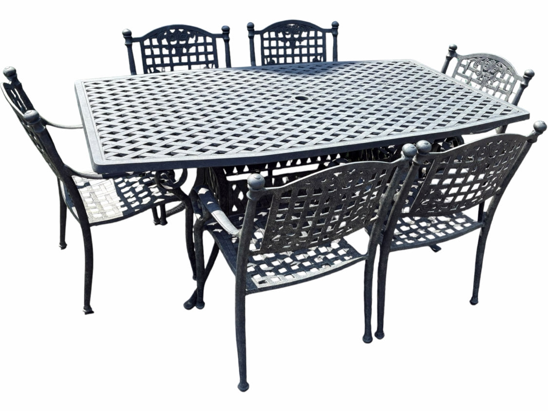 Outdoor Table And 6 Chairs