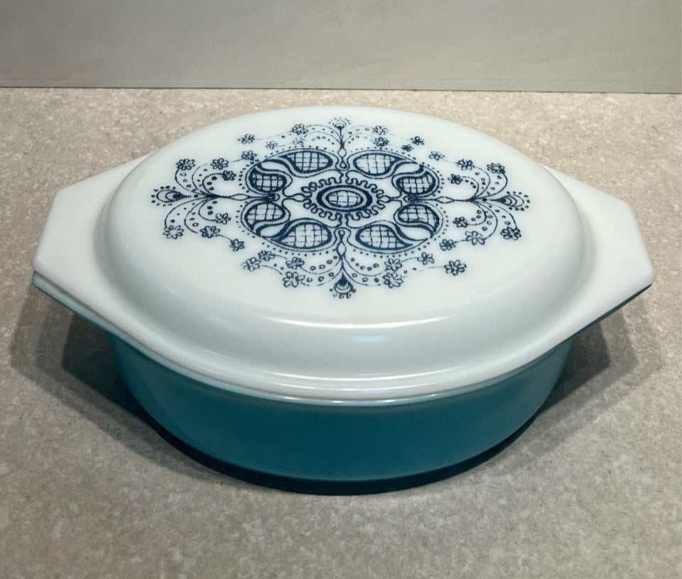 Covered Coringware Casserole "Blue Doily"