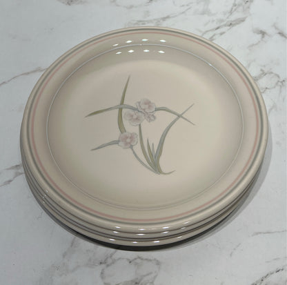 Set of 4 Corning Ware Plates