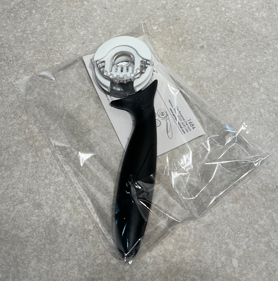 Pampered Chef Pastry Cutter