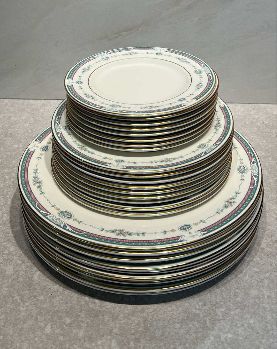 Royal Doyulton Radcliffe - 26 Plates
