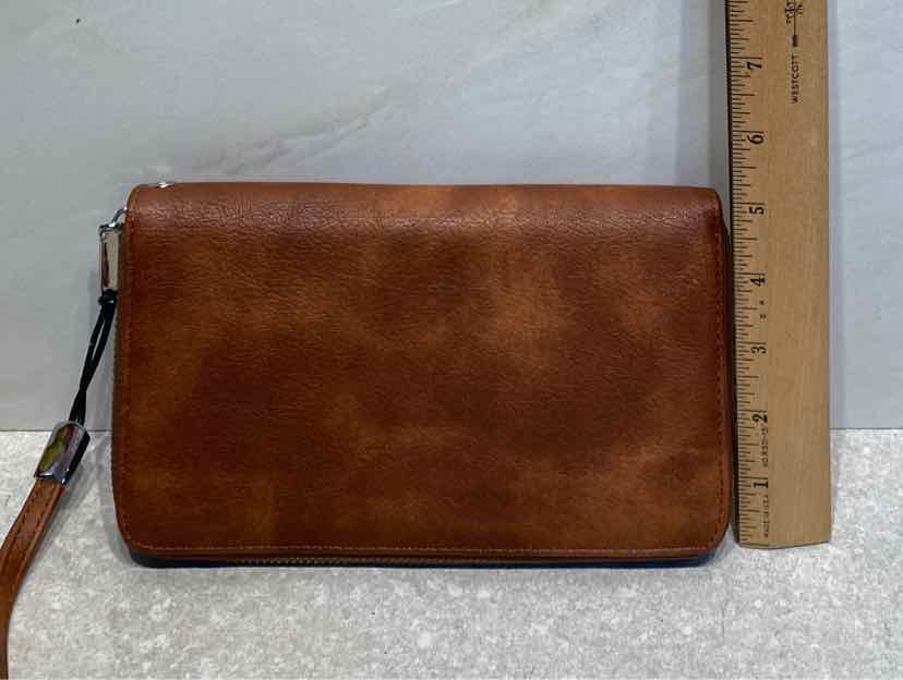 Bostanten Wristlet