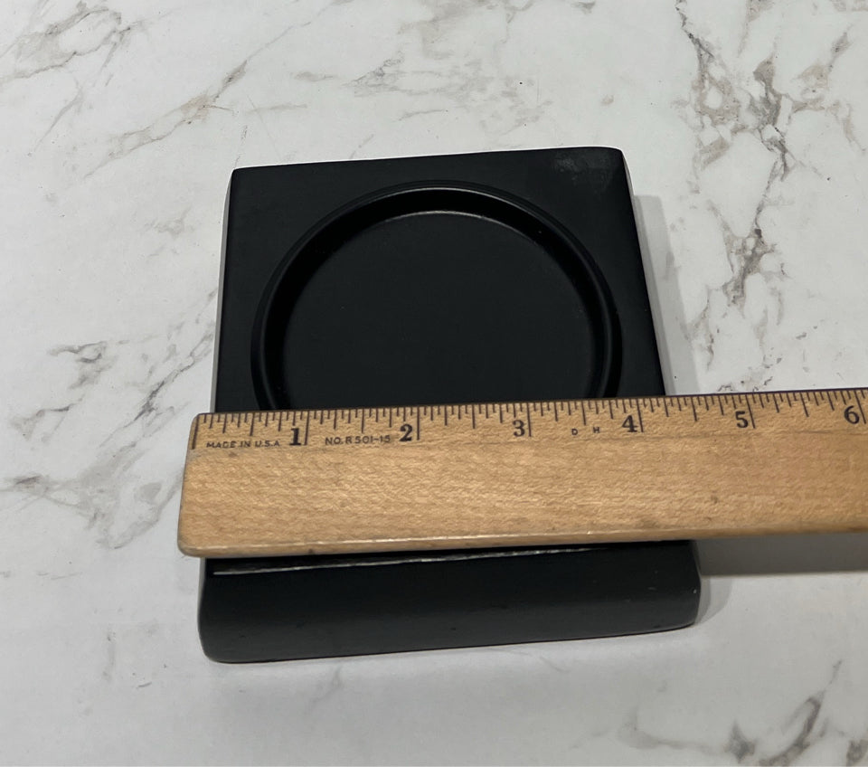 Pillar Plate