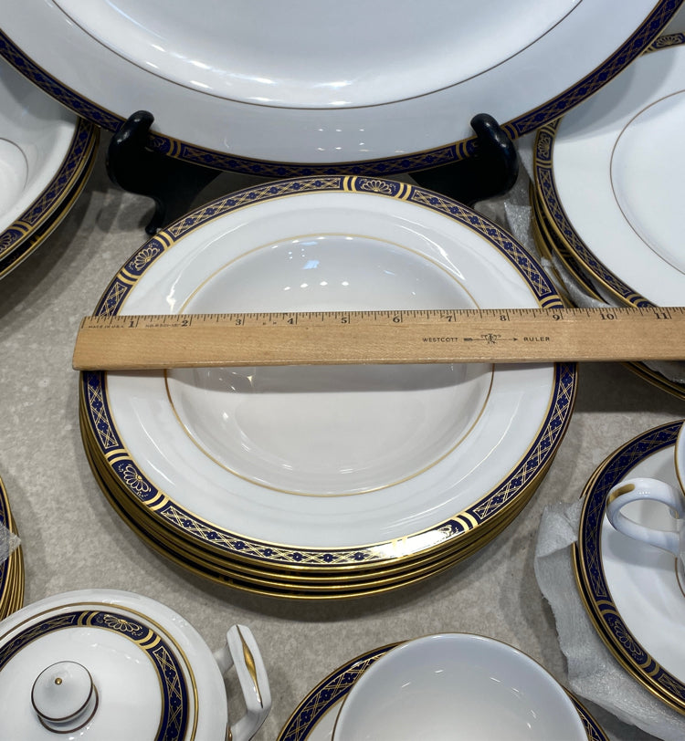 Royal Worcester Mountbatten Dinnerware Set