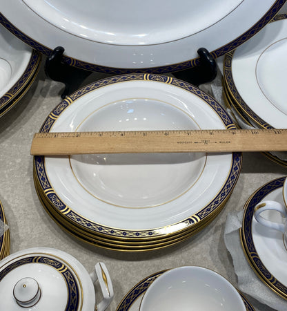 Royal Worcester Mountbatten Dinnerware Set