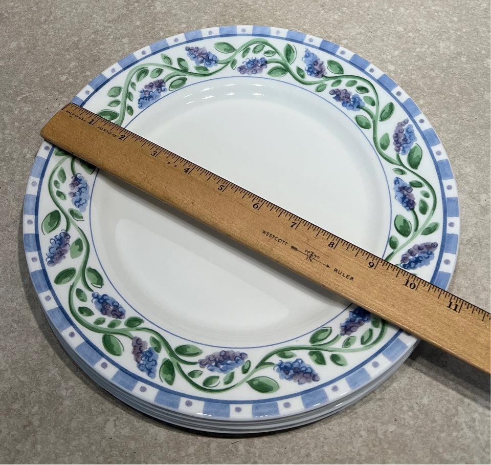 Set of 8 Corelle Dinner Plates