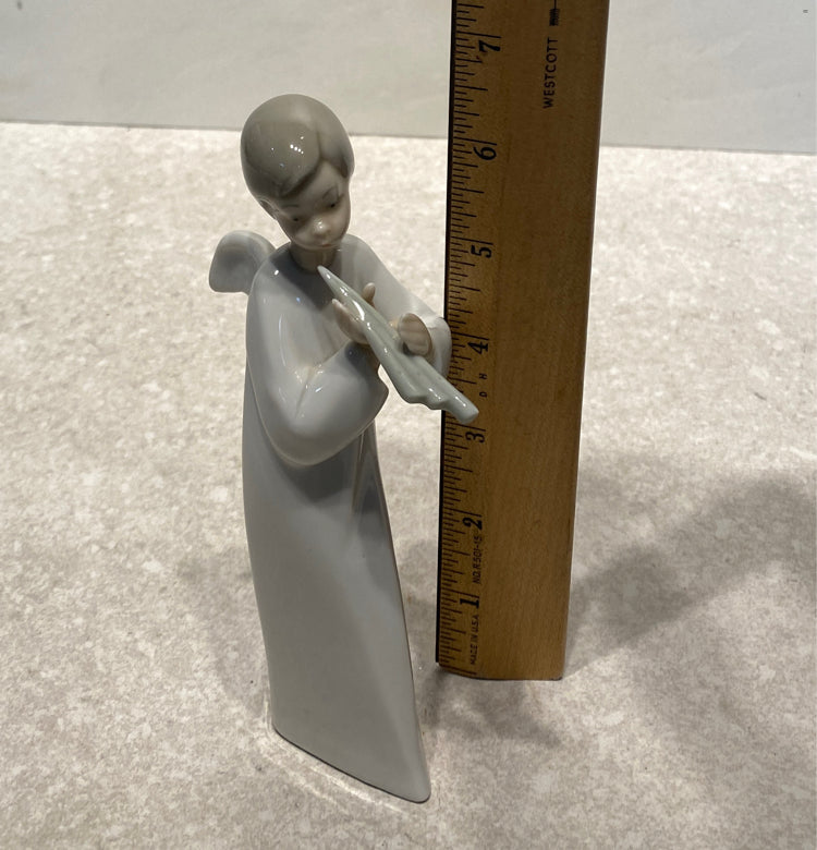 Nao Figurine
